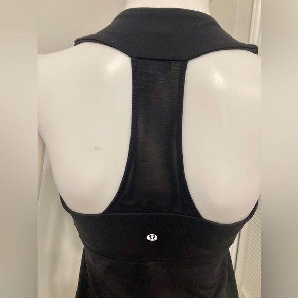 Lululemon Black Scoop Neck Tank Top Built In Bra Mesh Racerback SZ - 8 - Picture 3 of 6